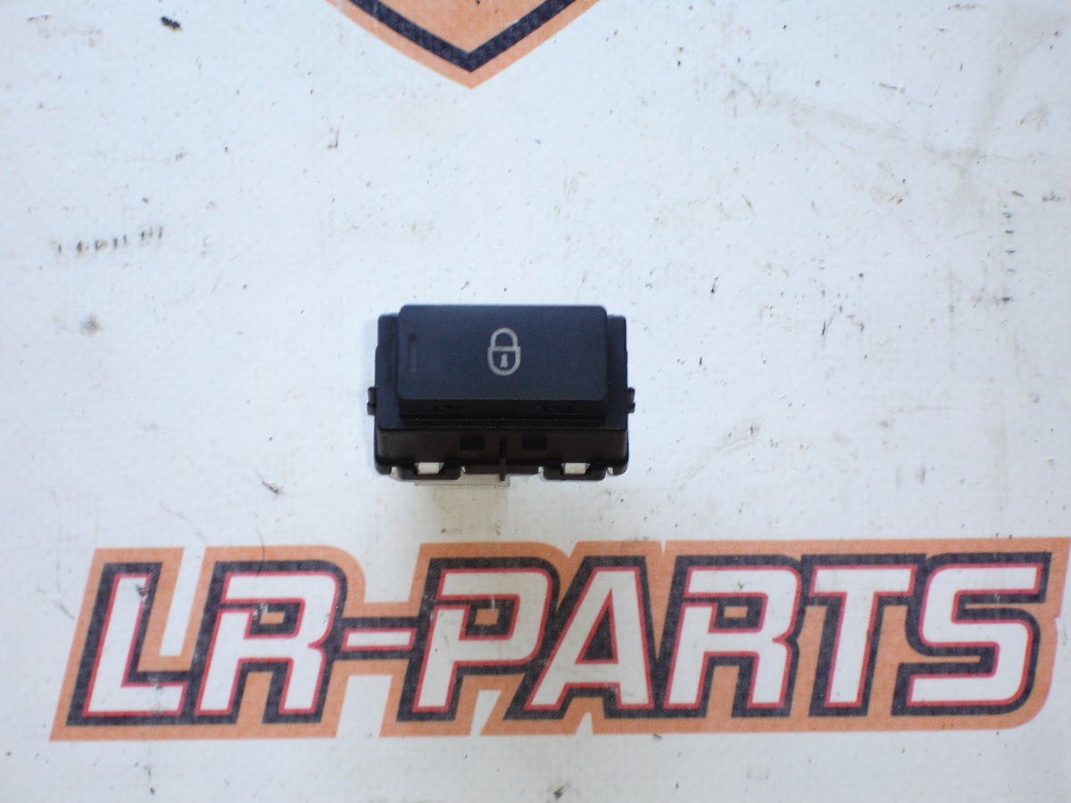 LR081343 Switch button for the door lock rear right LAND ROVER DISCOVERY 5 Used